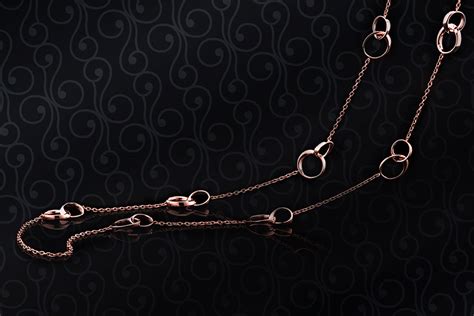 La Collana Chanel: da Bijoux a Gioiello 